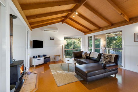 Ravensbourne Escape - Windsong - Accommodation Sunshine Coast 1