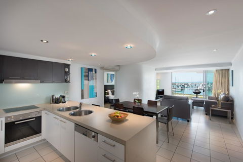 At Marina Shores - Accommodation Sunshine Coast 2