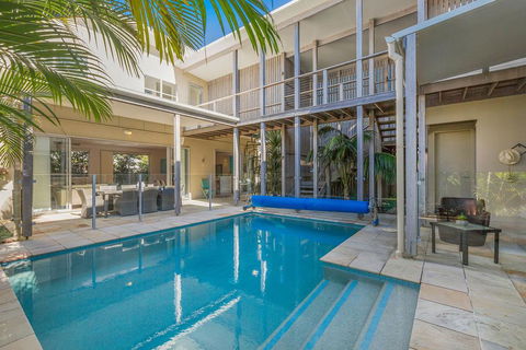 Augusta House - Accommodation Sunshine Coast 0