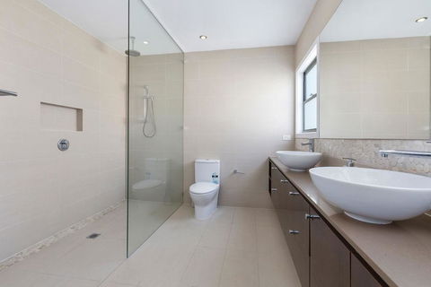 Augusta House - Accommodation Sunshine Coast 3