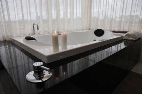 Aurora Cottages Bush Retreat - Accommodation Sunshine Coast 0