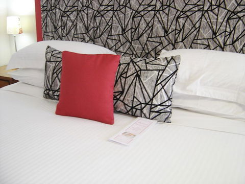Avaleen Lodge Motor Inn - Accommodation Sunshine Coast 0