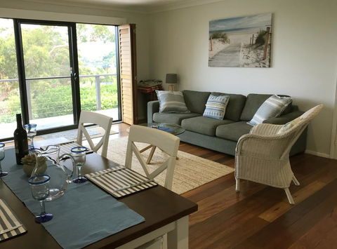 Avalon Seashells 2 Bedroom Apartment With Pool - Accommodation Sunshine Coast 2