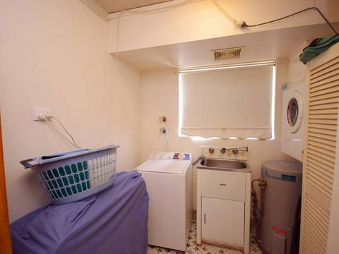 Avilla Court 2 - Accommodation Sunshine Coast 3