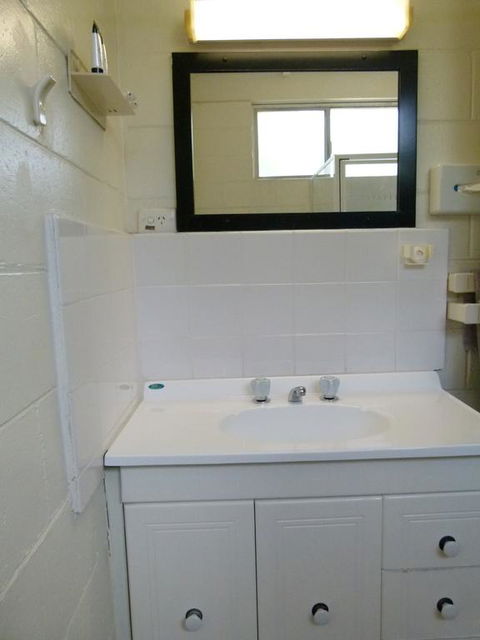 Azalea Motel - Accommodation Sunshine Coast 2