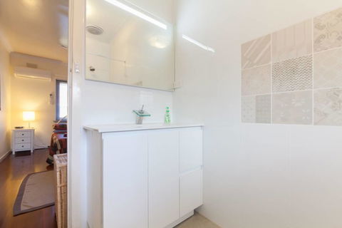 B7 Close To UWA, Swan River, Cafes And The New Children's Hospital - Accommodation Sunshine Coast 0