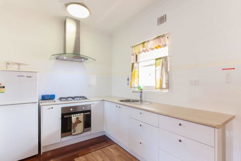 B8 Cafes, Resturants, UWA Close To SCGH - Accommodation Sunshine Coast 2
