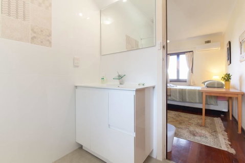 B8 Cafes, Resturants, UWA Close To SCGH - Accommodation Sunshine Coast 0