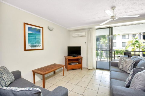 Baden 72 - Rainbow Shores, Stroll To The Beach, Air Con, Swimming Pools - Accommodation Sunshine Coast 1