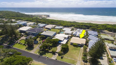 Bailey's Beach House - Accommodation Sunshine Coast 0