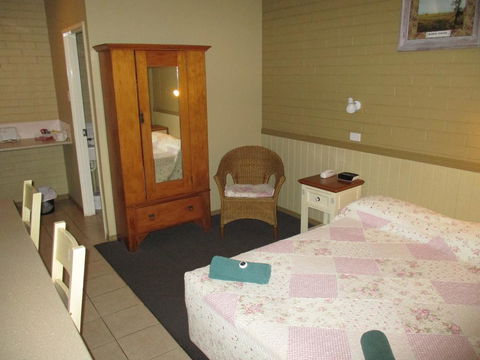 Barcaldine Country Motor Inn - Accommodation Sunshine Coast 1