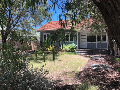 Barefoot Beach Cottage - Busselton - Accommodation Sunshine Coast 1