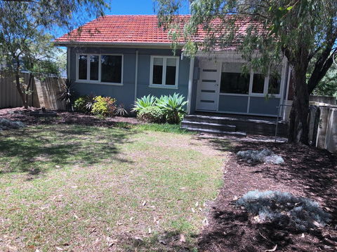 Barefoot Beach Cottage - Busselton - Accommodation Sunshine Coast 0