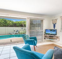 Barefoot in Lennox- WiFi - Foxtel - Pool - Accommodation Sunshine Coast