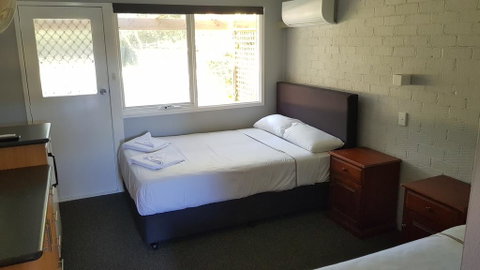 Bateau Bay Hotel - Accommodation Sunshine Coast 0