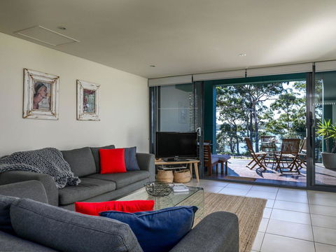 Bay Breeze (By Jervis Bay Rentals) - Accommodation Sunshine Coast 1