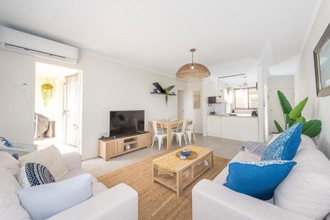 Bay Village 2 - Shoal Bay - Accommodation Sunshine Coast 2