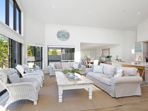 Beach 'Shac' On Parkway - Accommodation Sunshine Coast 0