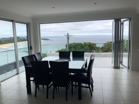 BEACH BREAK, 34 CLIFF ROAD - Accommodation Sunshine Coast 2