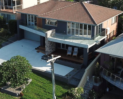 BEACH BREAK, 34 CLIFF ROAD - Accommodation Sunshine Coast 1