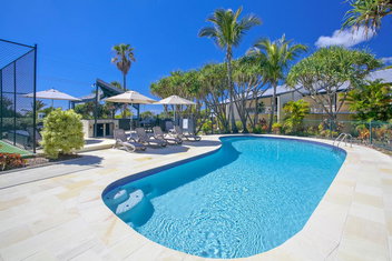 Beach Breakers Resort with Accommodation Sunshine Coast