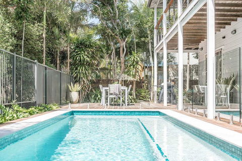 Beach Chalet - Accommodation Sunshine Coast 0