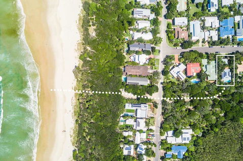 Beach Chalet - Accommodation Sunshine Coast 2
