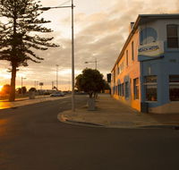Beach Hotel - Accommodation Sunshine Coast