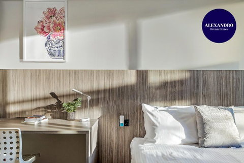 BEACH LOCATION STUDIO // CLOVELLY 1 - Accommodation Sunshine Coast 0