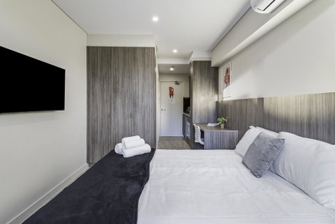 BEACH LOCATION STUDIO // CLOVELLY 2 - Accommodation Sunshine Coast 2