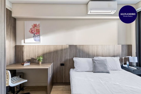 BEACH LOCATION STUDIO // CLOVELLY 2 - Accommodation Sunshine Coast 0