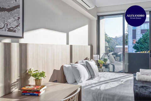 BEACH LOCATION STUDIO // CLOVELLY 4 - Accommodation Sunshine Coast 0