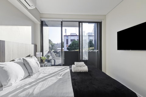 BEACH LOCATION STUDIO // CLOVELLY 4 - Accommodation Sunshine Coast 3