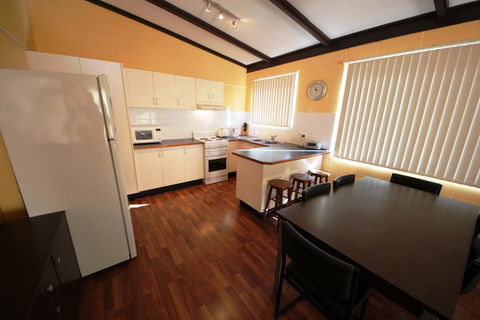 Beach Unit 5 At Hat Head - Accommodation Sunshine Coast 1