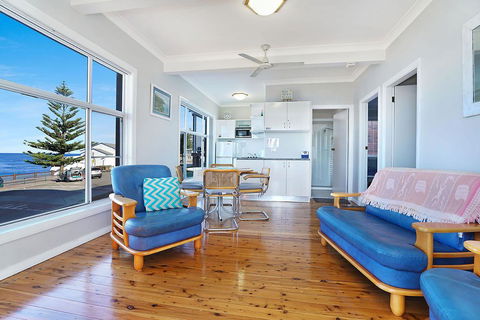 Beachcomer, Unit 1 - The Entrance, NSW - Accommodation Sunshine Coast 3