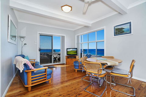 Beachcomer, Unit 1 - The Entrance, NSW - Accommodation Sunshine Coast 1