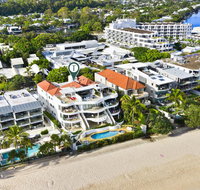 Beachfront luxury Hastings Street - Accommodation Sunshine Coast