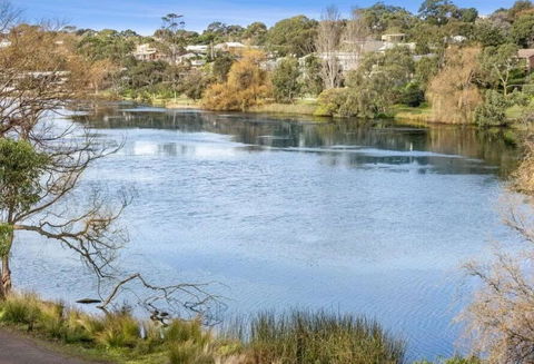 Riviera Lakeside With Uninterrupted Water Views - Accommodation Sunshine Coast 1