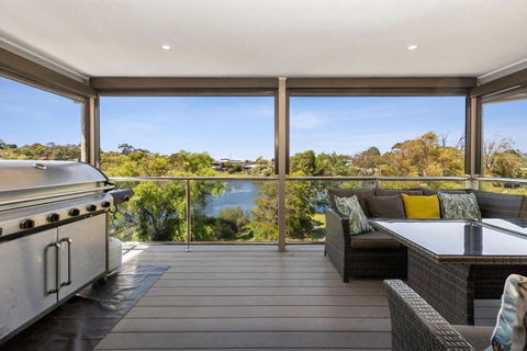Riviera Lakeside With Uninterrupted Water Views - Accommodation Sunshine Coast 3