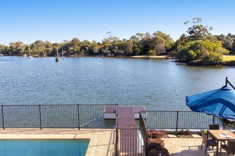 Riverfront With Jetty, Ideal For Families - Accommodation Sunshine Coast 1