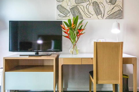 Resort-Style Sister Studios - Double Delight In The CBD - Accommodation Sunshine Coast 1