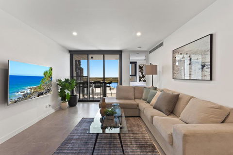 Riverfront 2-Bed With Pool, Sauna, Gym & Views - Accommodation Sunshine Coast 0