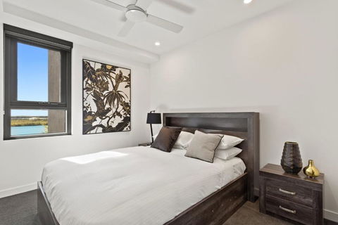Riverfront 2-Bed With Pool, Sauna, Gym & Views - Accommodation Sunshine Coast 2