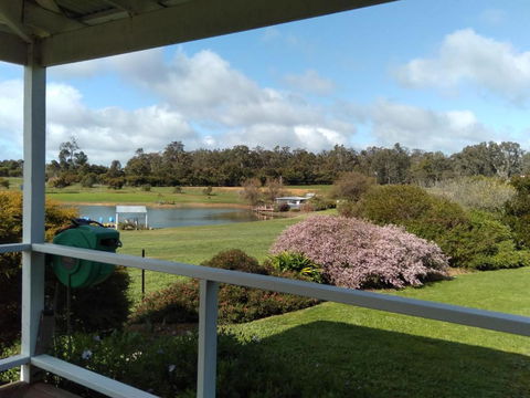 Redtail Ridge Cottages - Accommodation Sunshine Coast 0