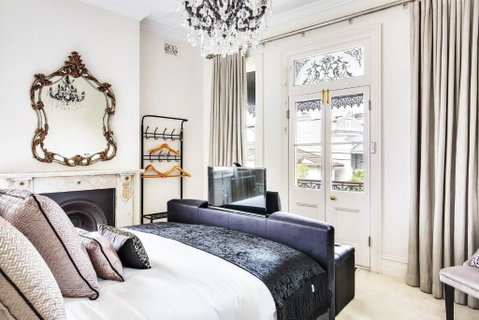 Refined Paddington Corner Terrace With Parking - Accommodation Sunshine Coast 2