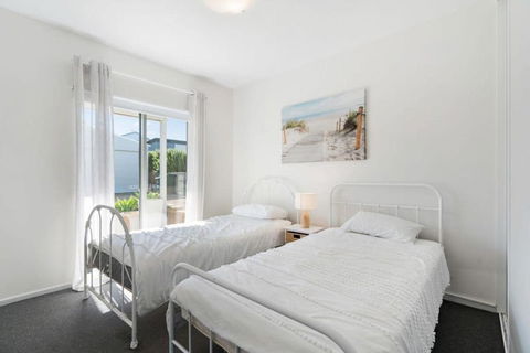 Relax At Middleton - No Linen Included - Pets Negotiable - Wi-Fi - Accommodation Sunshine Coast 3
