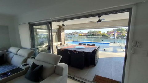 Relax Poolside By The Canal - Accommodation Sunshine Coast 0