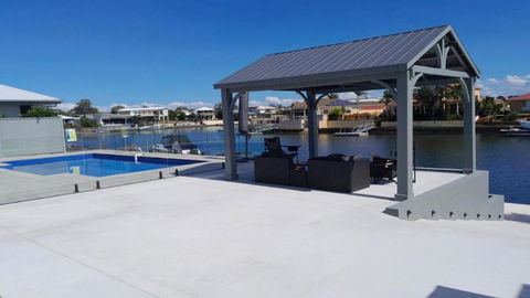 Relax Poolside By The Canal - Accommodation Sunshine Coast 1