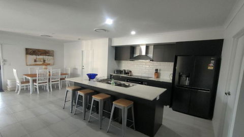 Relax Poolside By The Canal - Accommodation Sunshine Coast 2