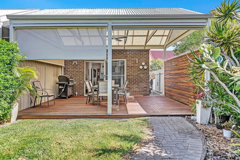 Relaxing Getaway Steps From Grange Beach - Accommodation Sunshine Coast 1